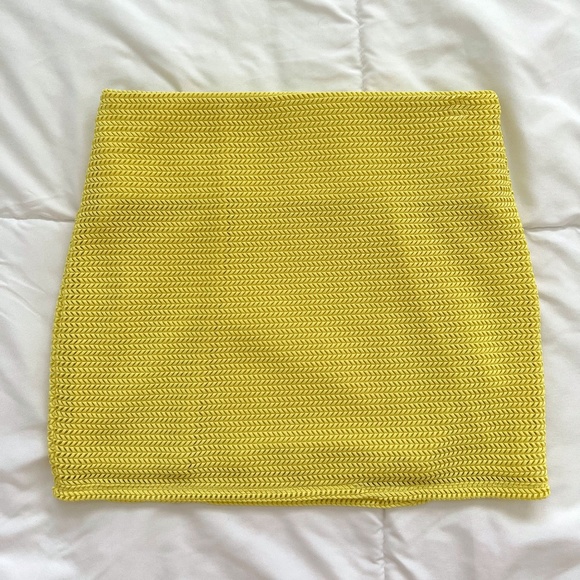 BCBG Generation Yellow Skirt (S) - Picture 1 of 1